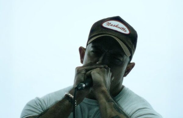 Kublai Khan TX lança o videoclipe de The Mountain of Corsicana