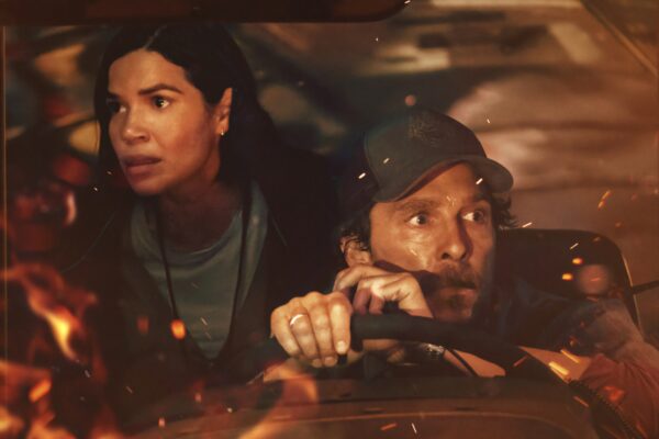 Matthew McConaughey e America Ferrera tentam sobreviver em trailer de O Ônibus Perdido