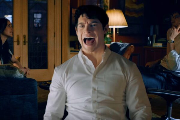 Entrevista explosiva: Clark Kent perde o controle diante de Lois Lane.